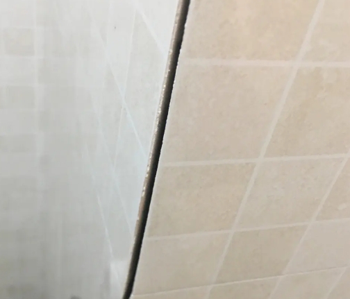 长阳瓷砖空鼓维修公司分享阳台瓷砖脱落的修复过程可以分为以下几个步骤