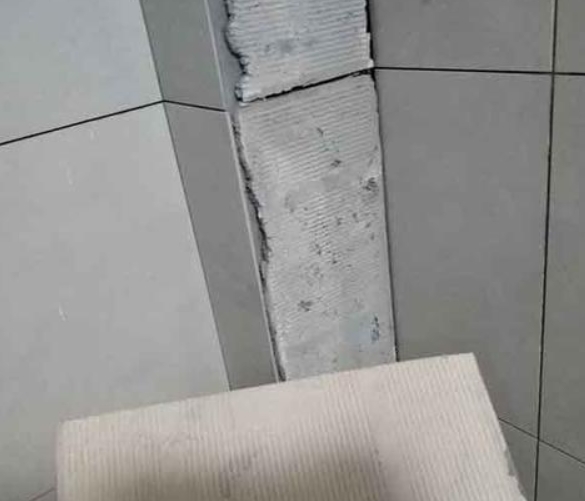 长阳瓷砖空鼓维修公司分享下厨房瓷砖脱落的补救措施。